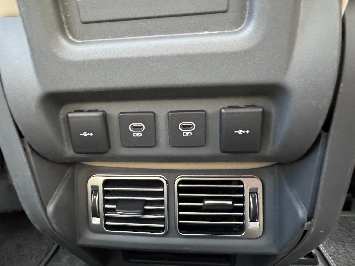 Used Land Rover Defender 2021 for sale - 76366516: Photo 30