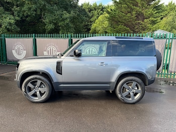 Used Land Rover Defender 2021 for sale - 76366516: Photo