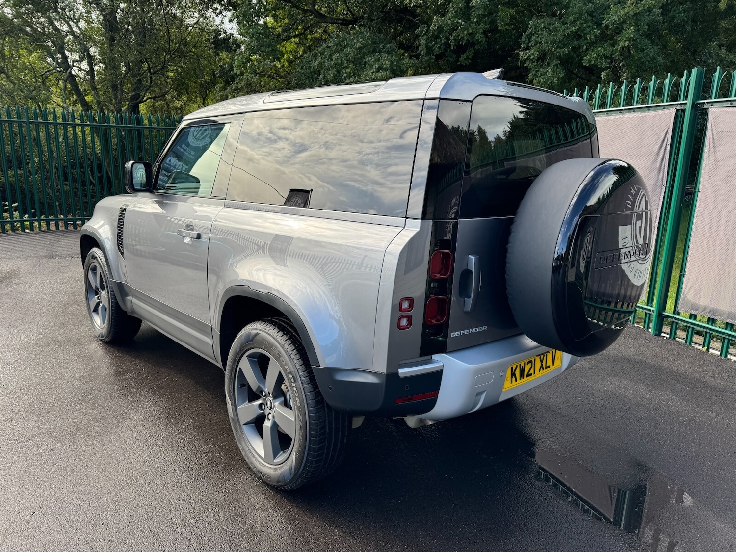 Used Land Rover Defender 2021 for sale - 76366516: Photo 5