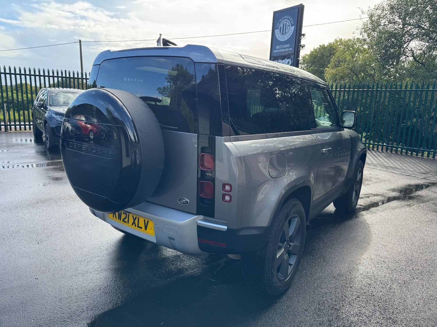 Used Land Rover Defender 2021 for sale - 76366516: Photo 7