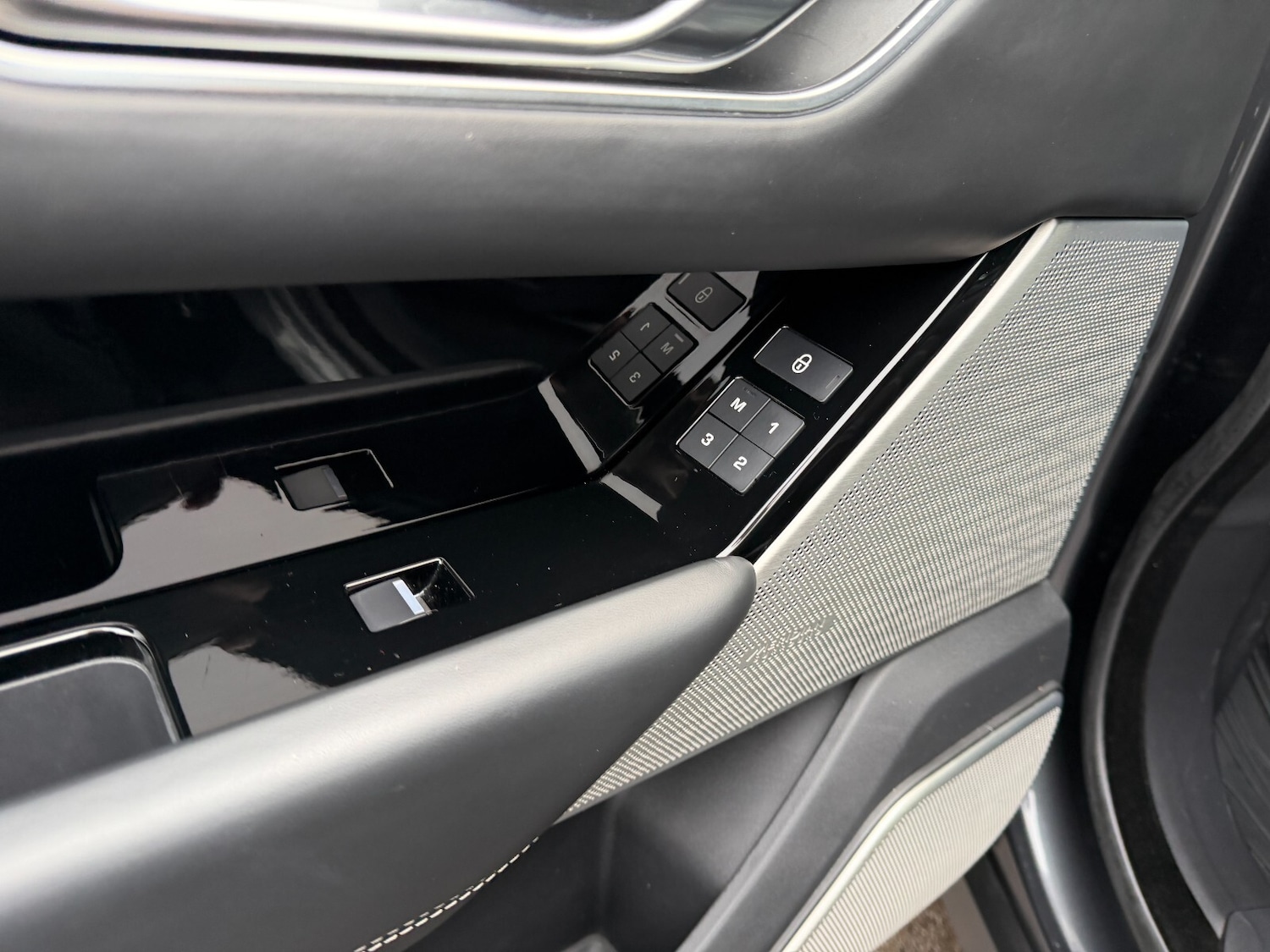 Used Land Rover Range Rover Velar 2018 for sale - 77388906: Photo 17