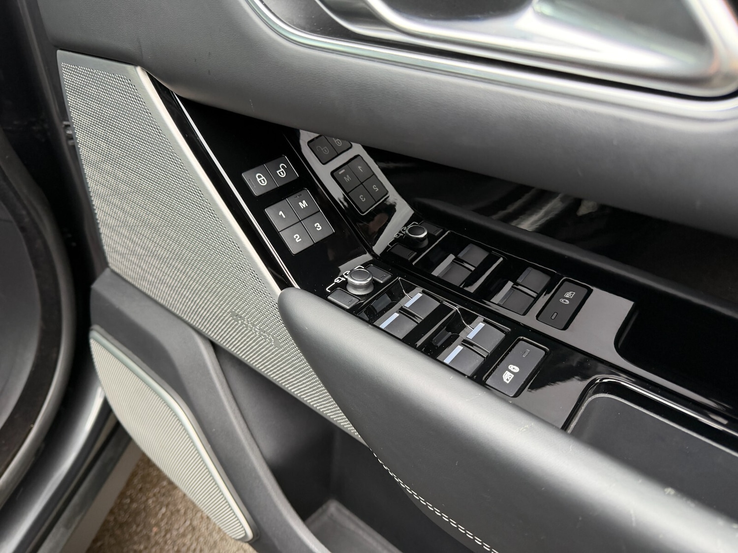 Used Land Rover Range Rover Velar 2018 for sale - 77388906: Photo 39