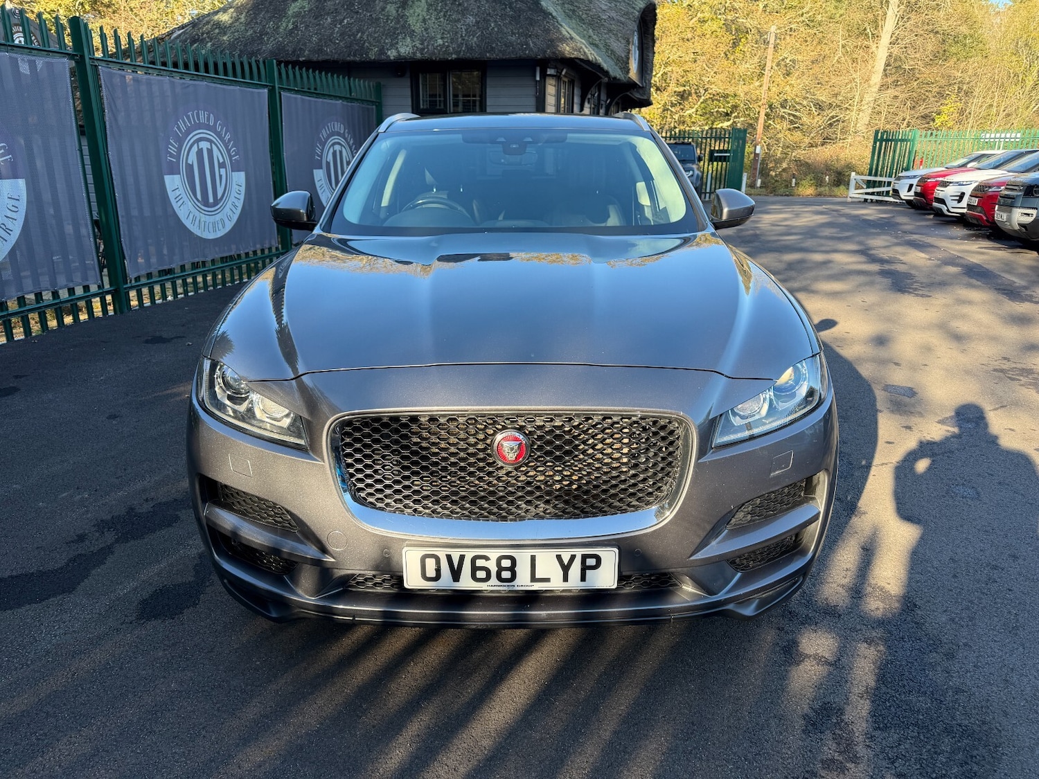 Used Jaguar F-Pace 2018 for sale - 76664513: Photo 2