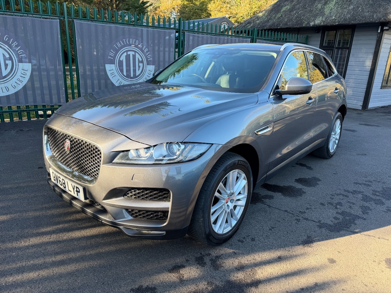 Used Jaguar F-Pace 2018 for sale - 76664513: Photo 3
