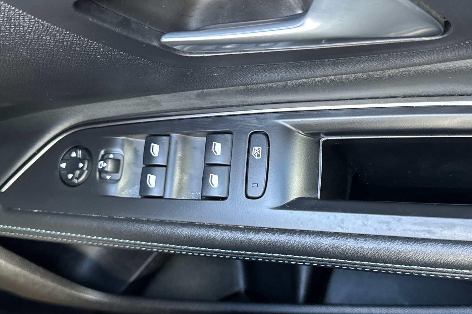 Used Peugeot 5008 2021 for sale - 76316897: Photo 16