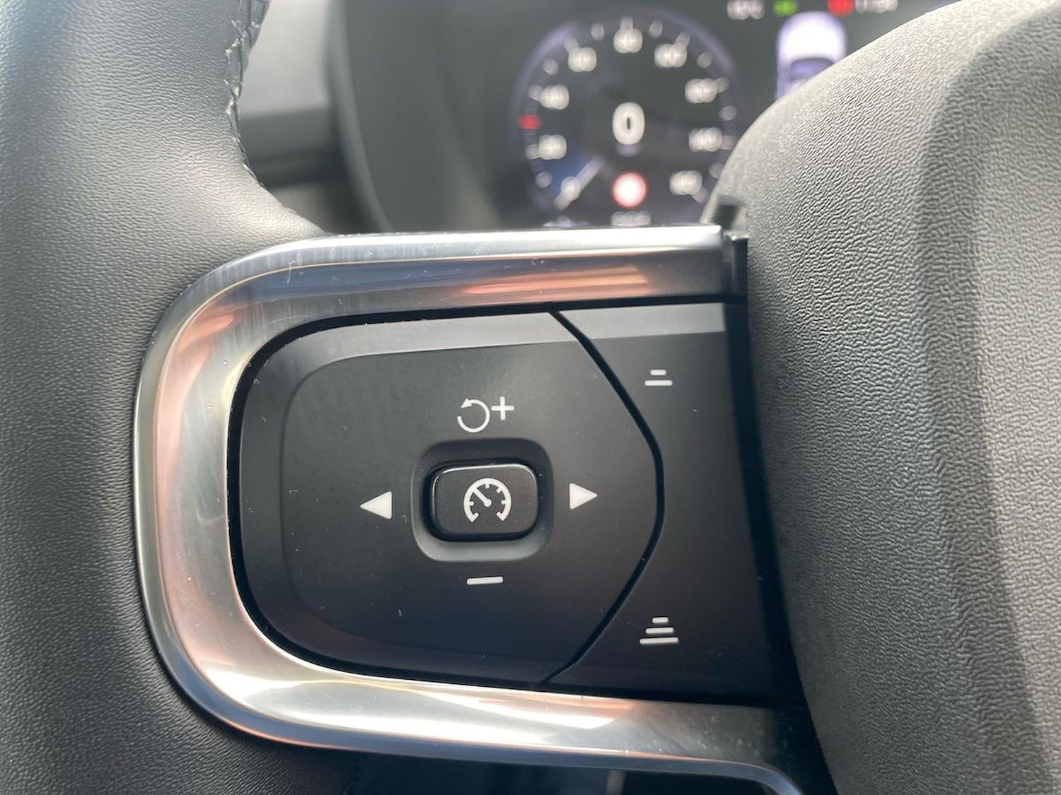 Used Volvo XC40 2022 for sale - 76490823: Photo 26