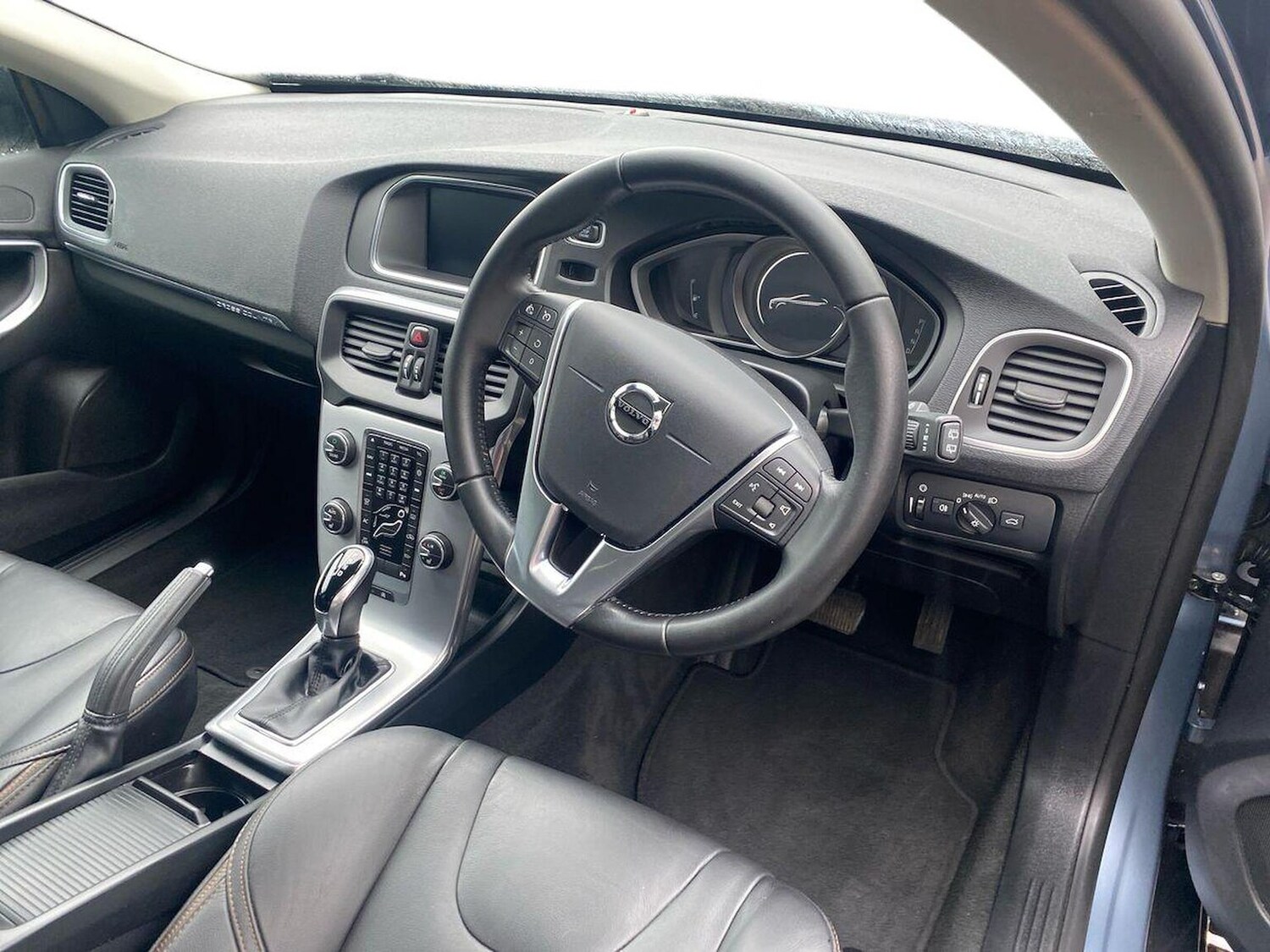 Used Volvo V40 2017 for sale - 78195696: Photo 17