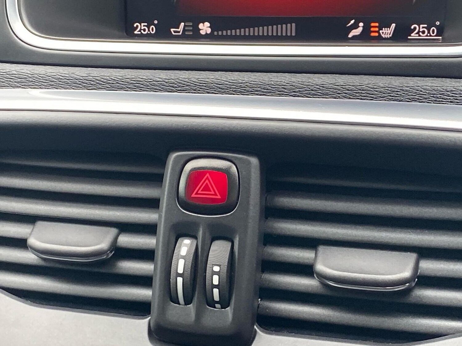 Used Volvo V40 2017 for sale - 78195696: Photo 24