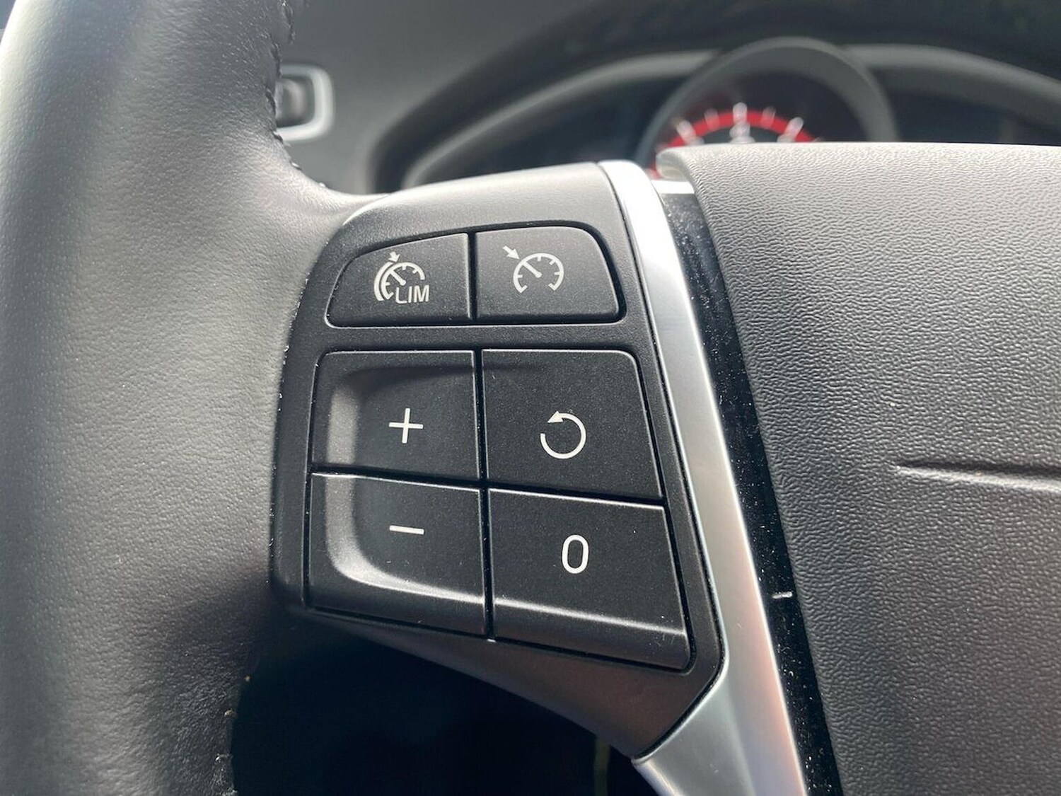 Used Volvo V40 2017 for sale - 78195696: Photo 27