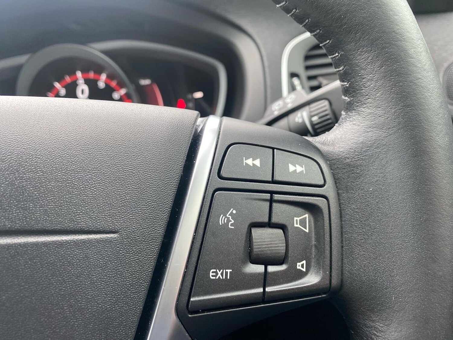 Used Volvo V40 2017 for sale - 78195696: Photo 28