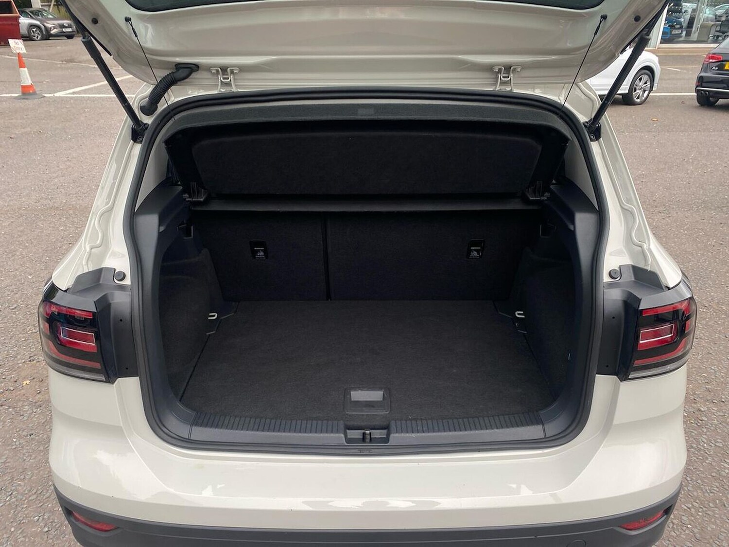 Used Volkswagen T-Cross 2023 for sale - 76107106: Photo 17