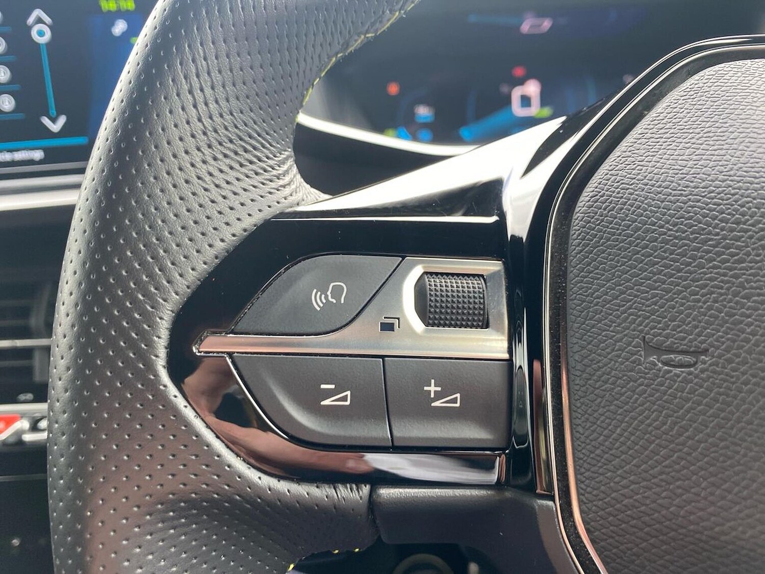 Used Peugeot 2008 2023 for sale - 78195611: Photo 28