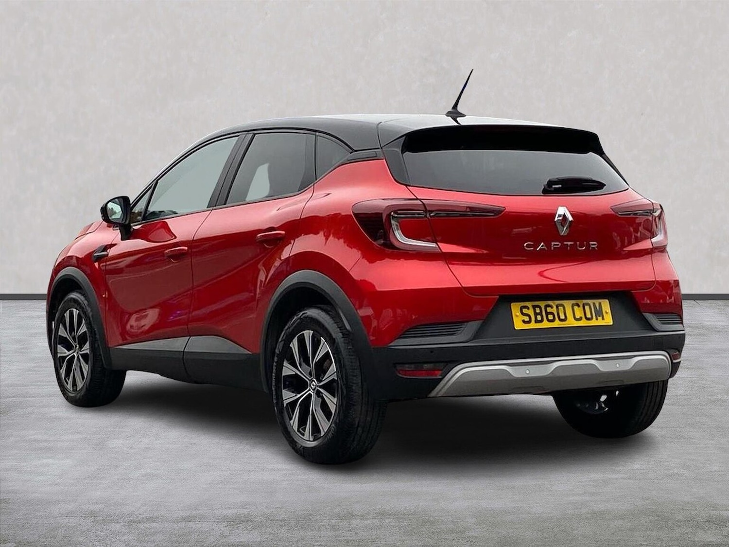 Used Renault Captur 2023 for sale - 76391711: Photo 2