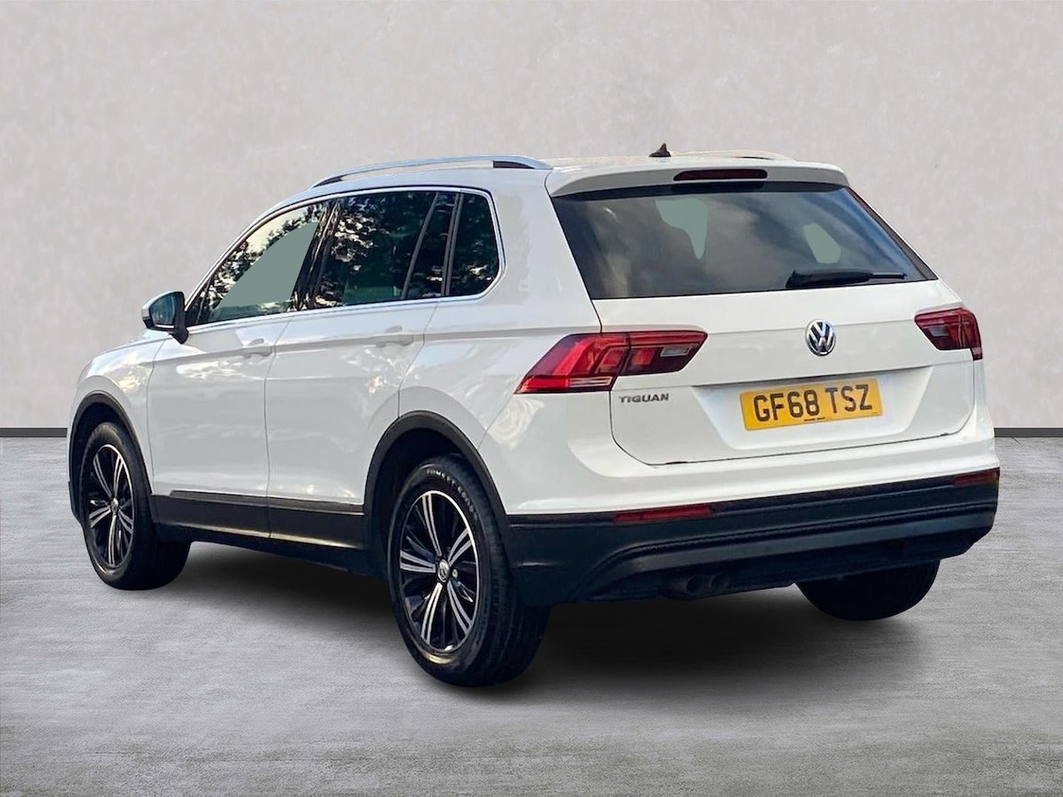 Used Volkswagen Tiguan 2018 for sale - 76785231: Photo 2