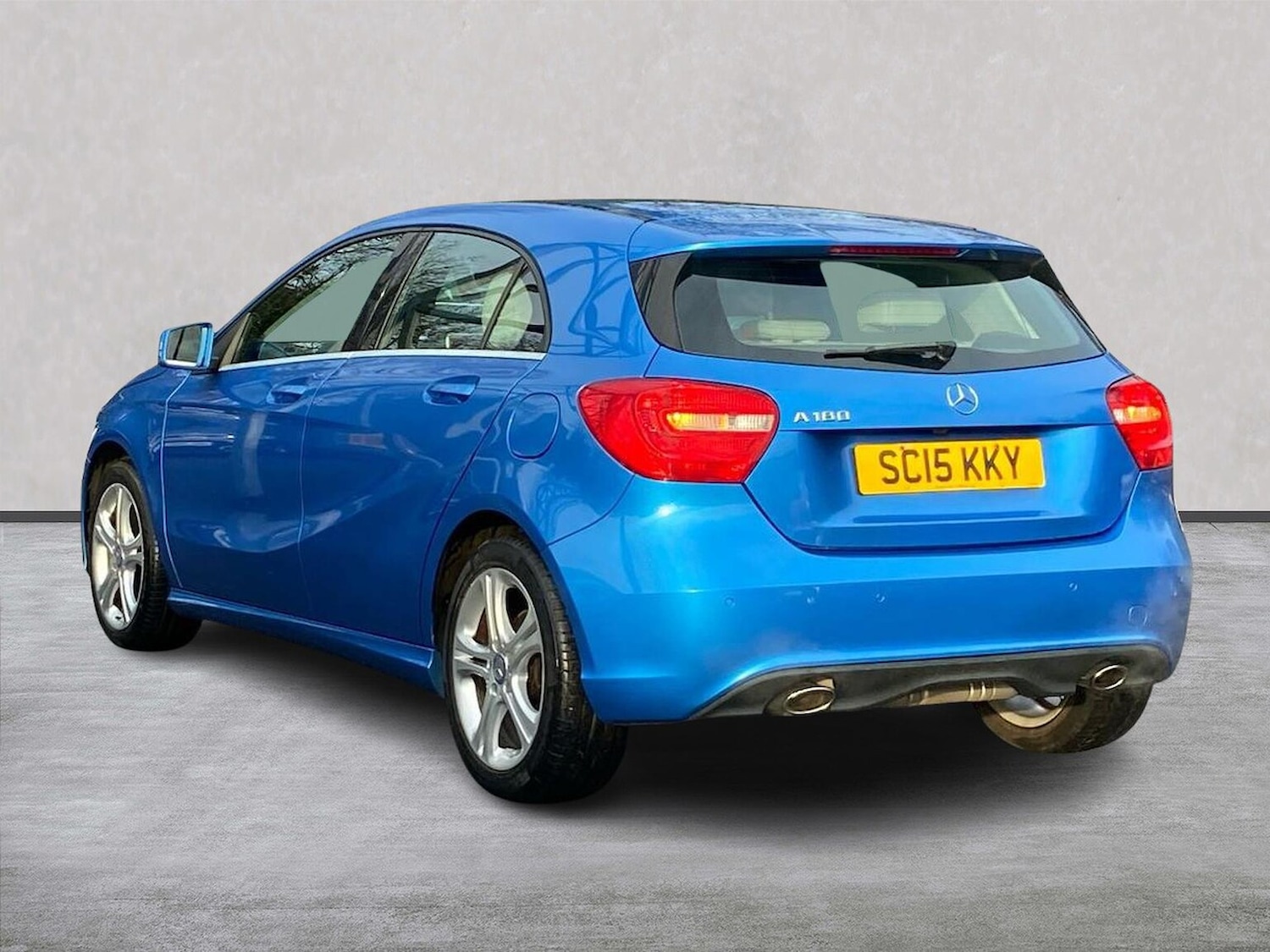 Used Mercedes-Benz A-Class 2015 for sale - 76725837: Photo 2