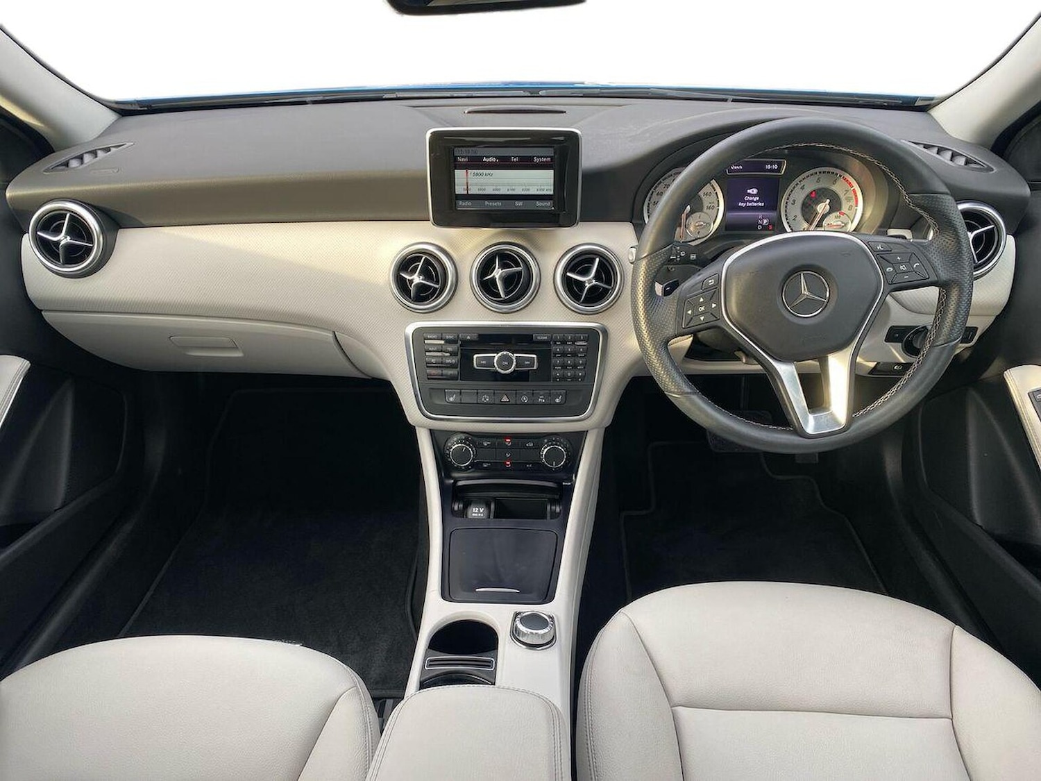 Used Mercedes-Benz A-Class 2015 for sale - 76725837: Photo 8