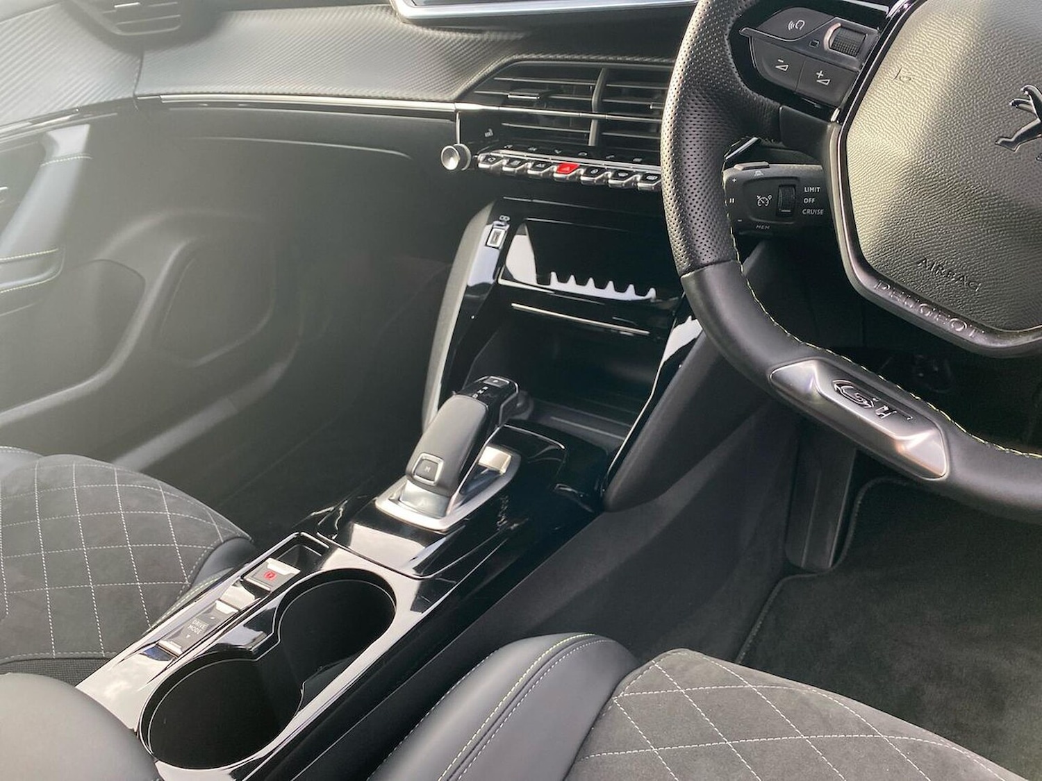 Used Peugeot 2008 2021 for sale - 76799364: Photo 13