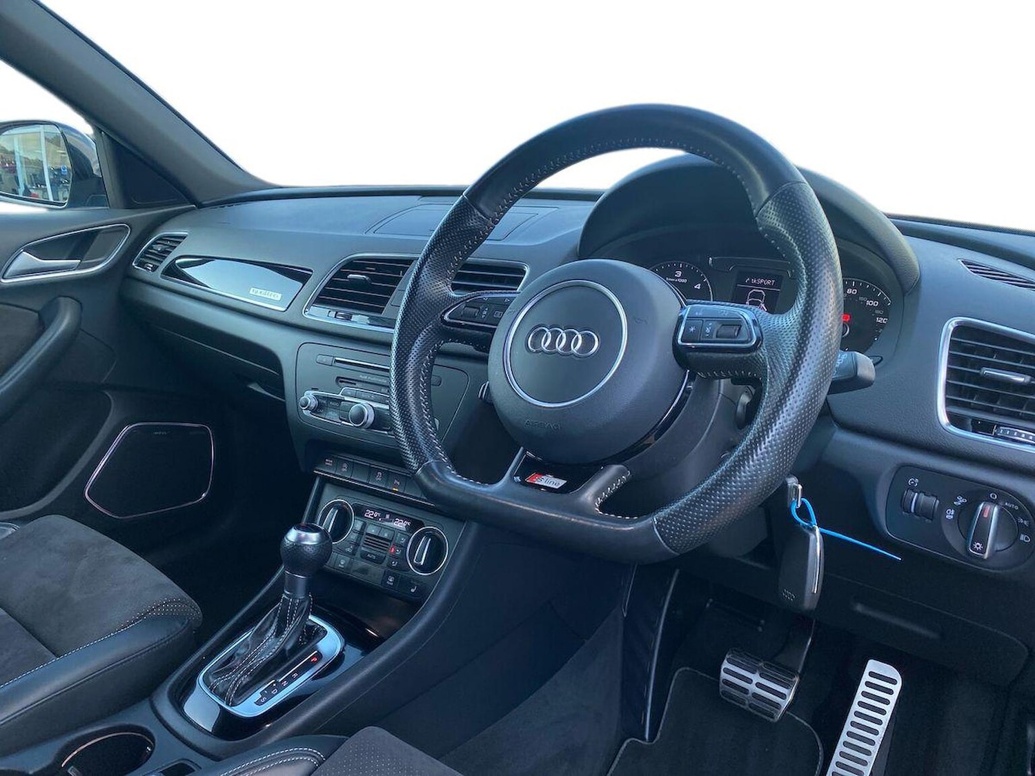 Used Audi Q3 2017 for sale - 76057905: Photo 15