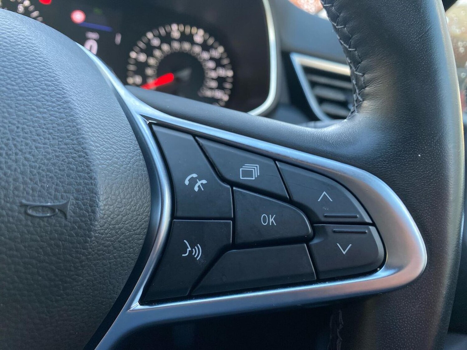 Used Renault Clio 2020 for sale - 76628123: Photo 27