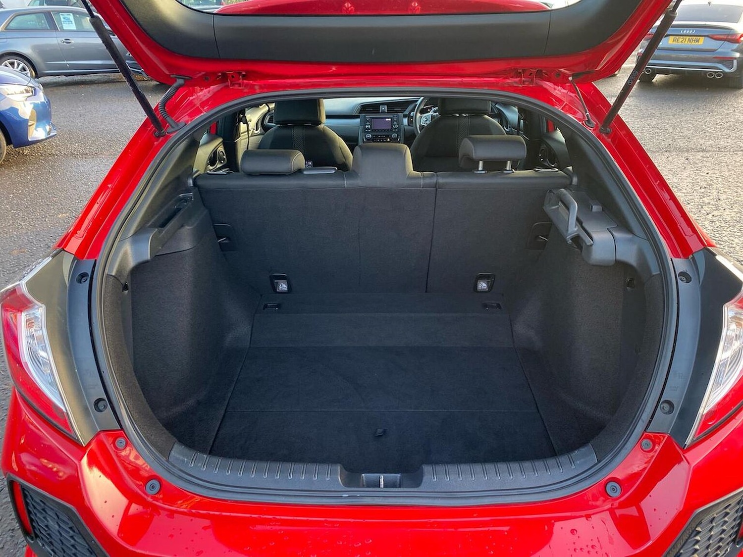 Used Honda Civic 2018 for sale - 76957531: Photo 17