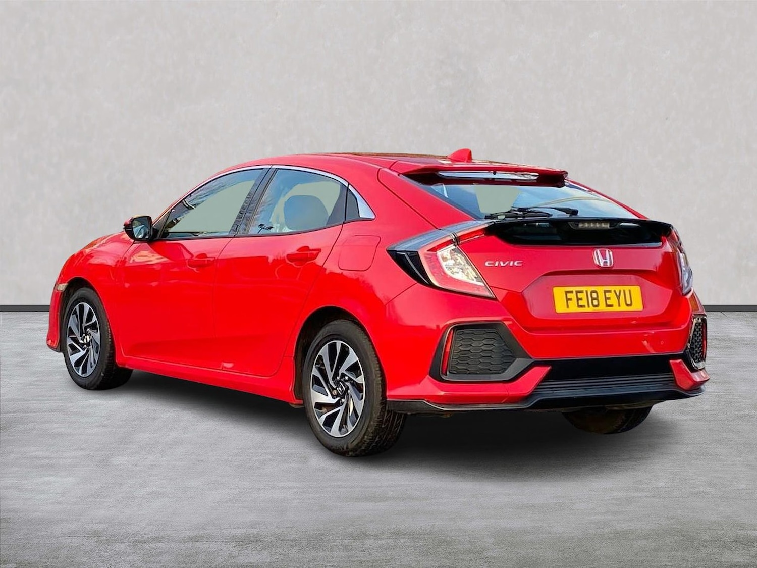 Used Honda Civic 2018 for sale - 76957531: Photo 2