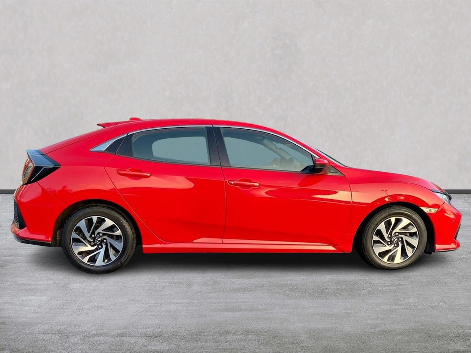 Used Honda Civic 2018 for sale - 76957531: Photo 3