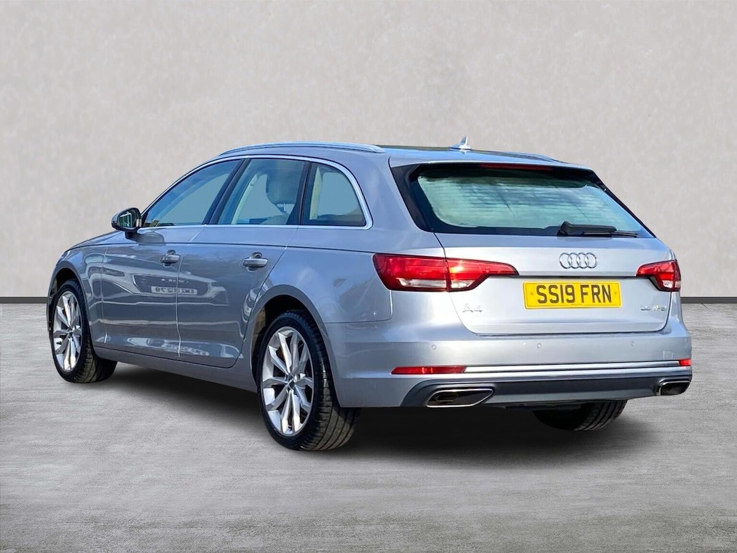 Used Audi A4 2019 for sale - 76281136: Photo 2