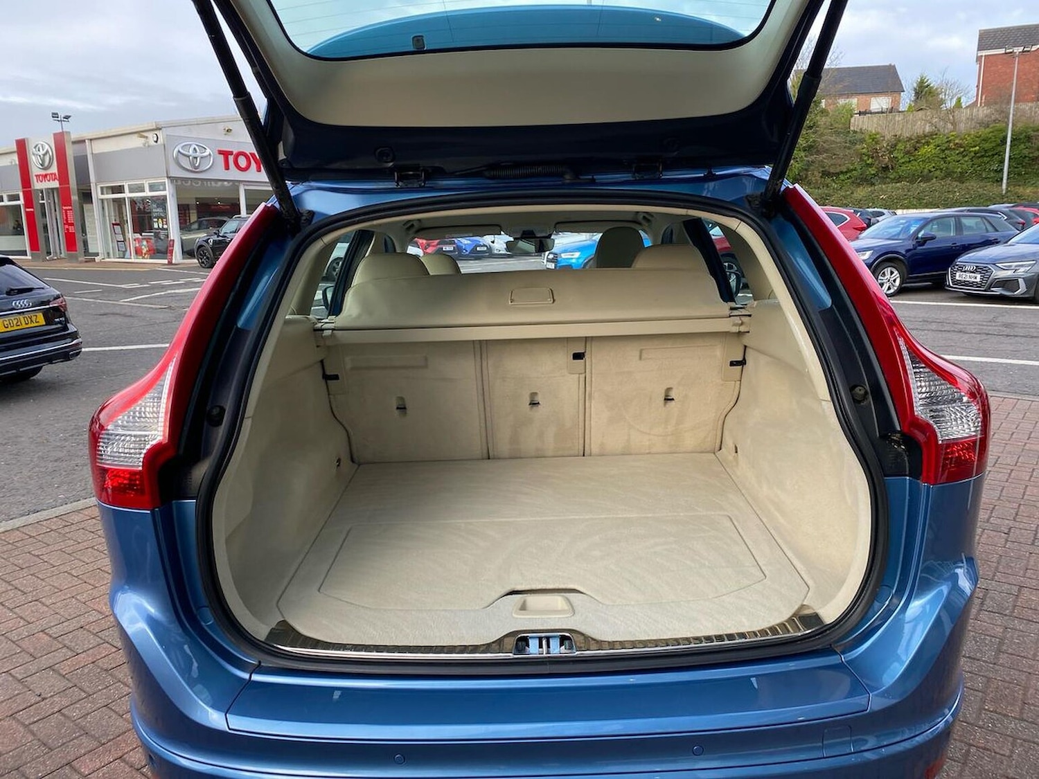 Used Volvo XC60 2016 for sale - 76931607: Photo 17