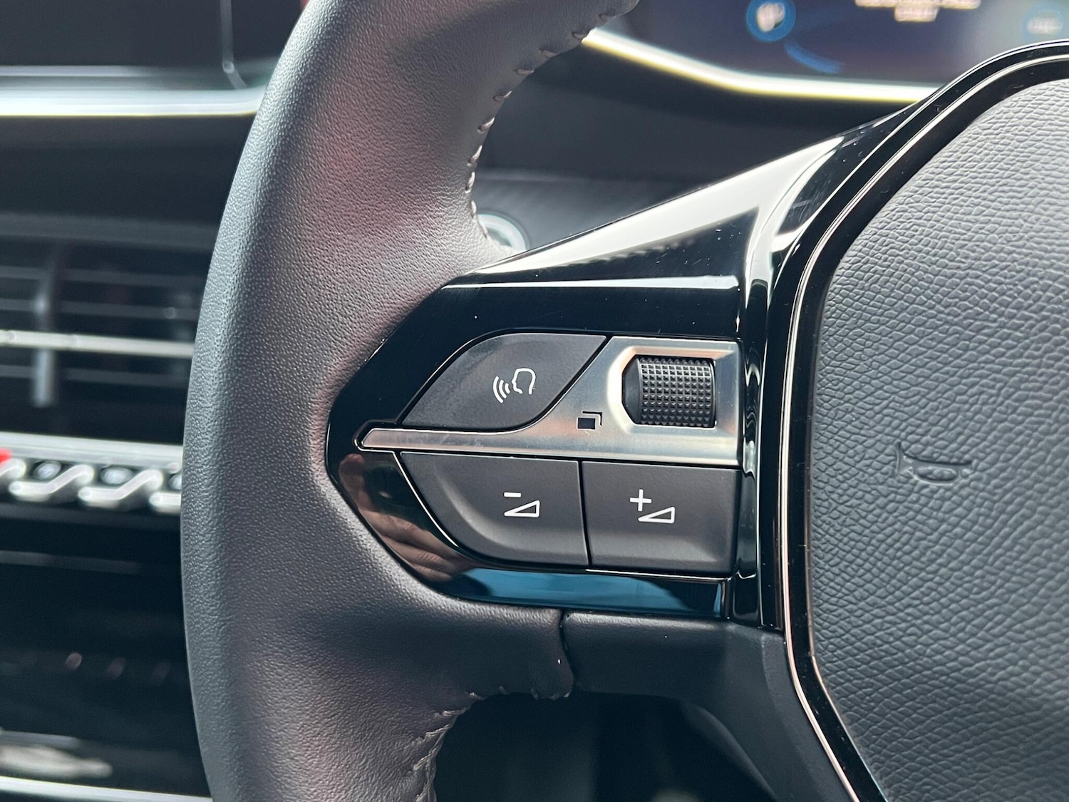 Used Peugeot 2008 2023 for sale - 76753125: Photo 36