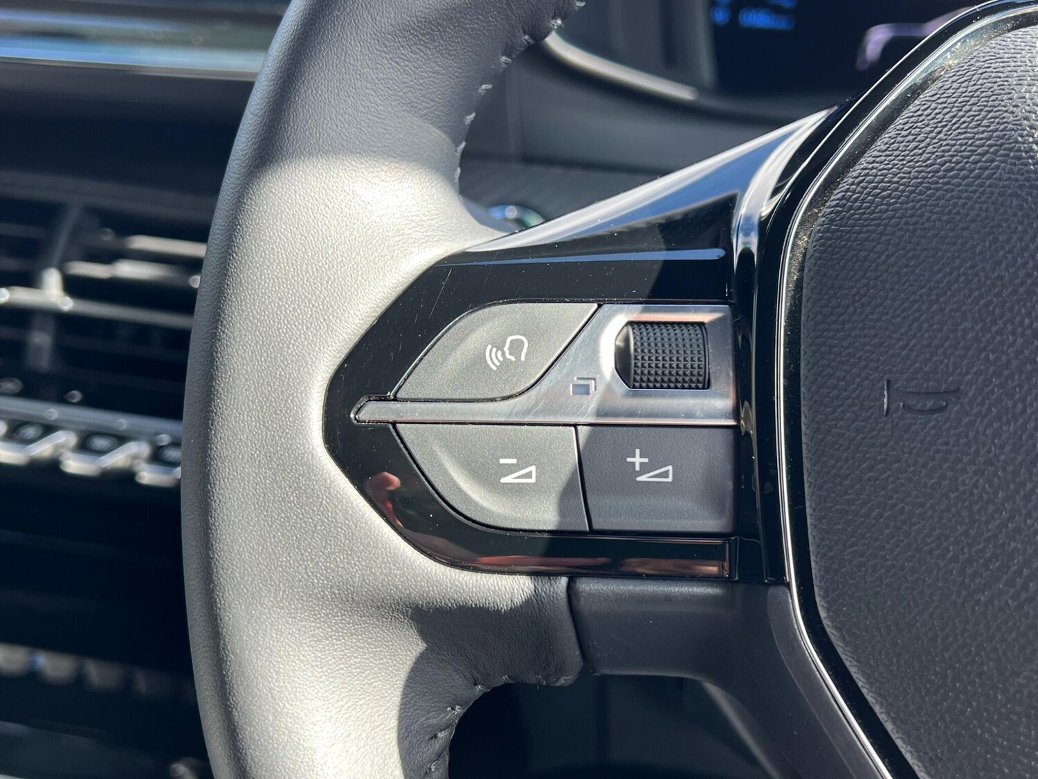 Used Peugeot 2008 2024 for sale - 77658651: Photo 27