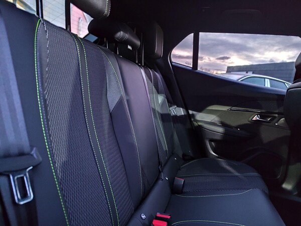 Used Peugeot E-2008 2024 for sale - 74160078: Photo 31