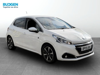 Peugeot - 208