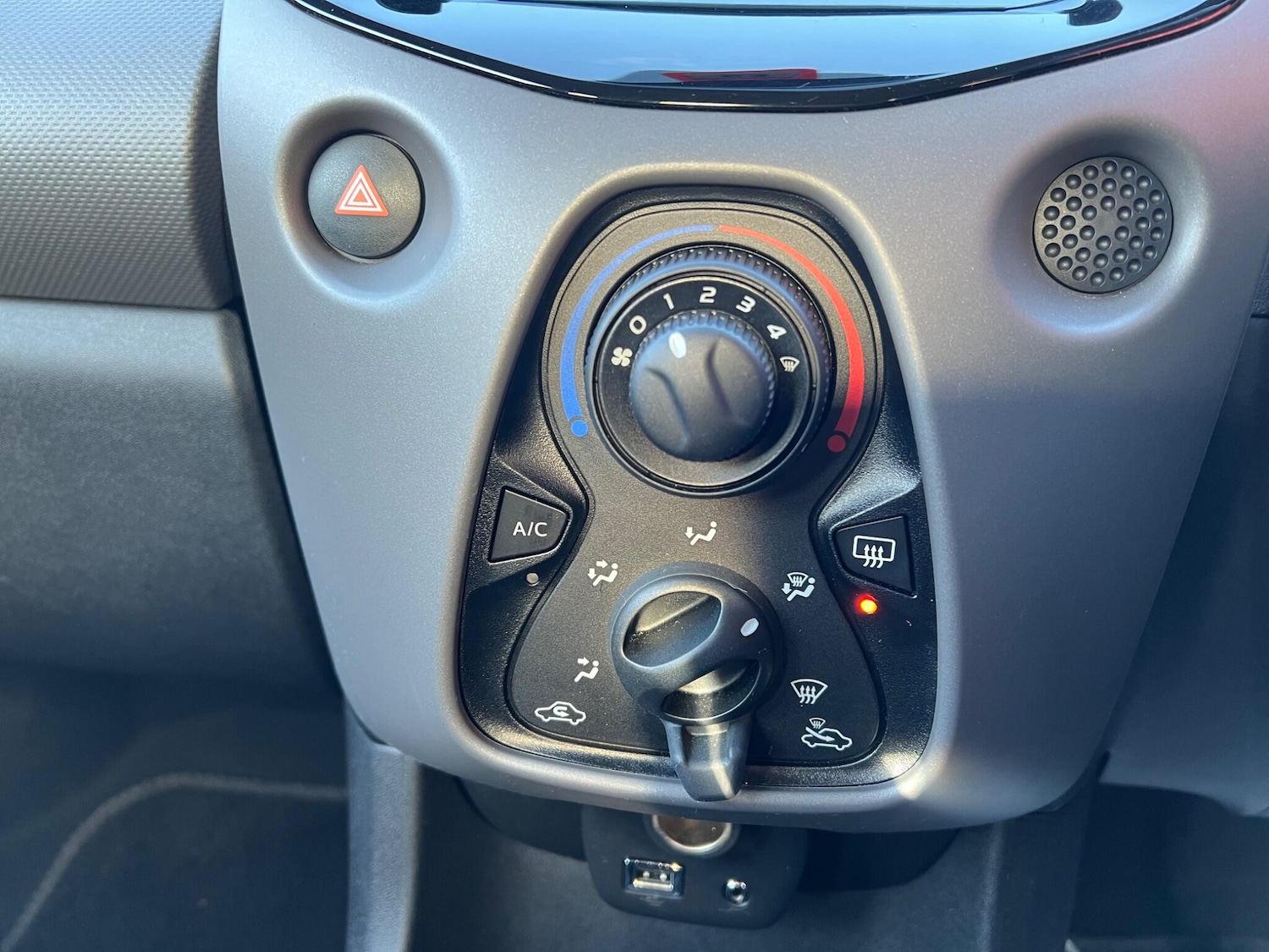 Used Peugeot 108 for sale - 76753379: Photo 33