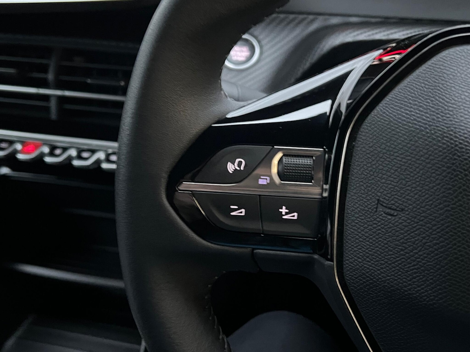 Used Peugeot 2008 2023 for sale - 76398148: Photo 30