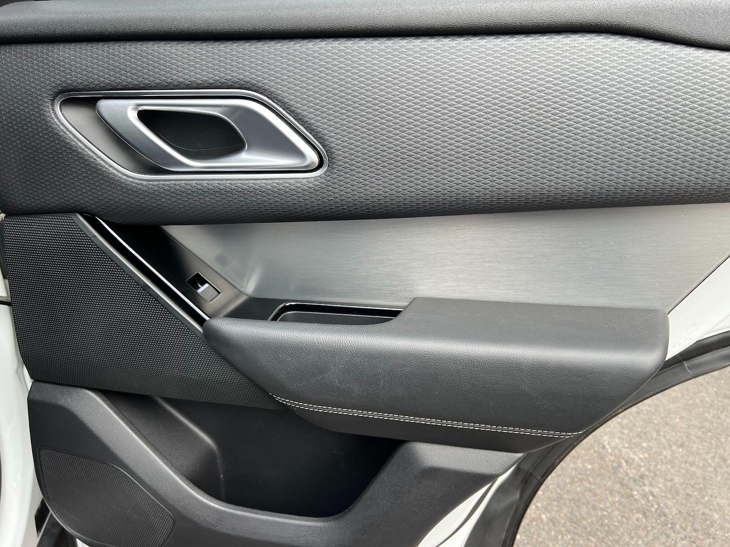 Used Land Rover Range Rover Velar 2017 for sale - 76388810: Photo 24