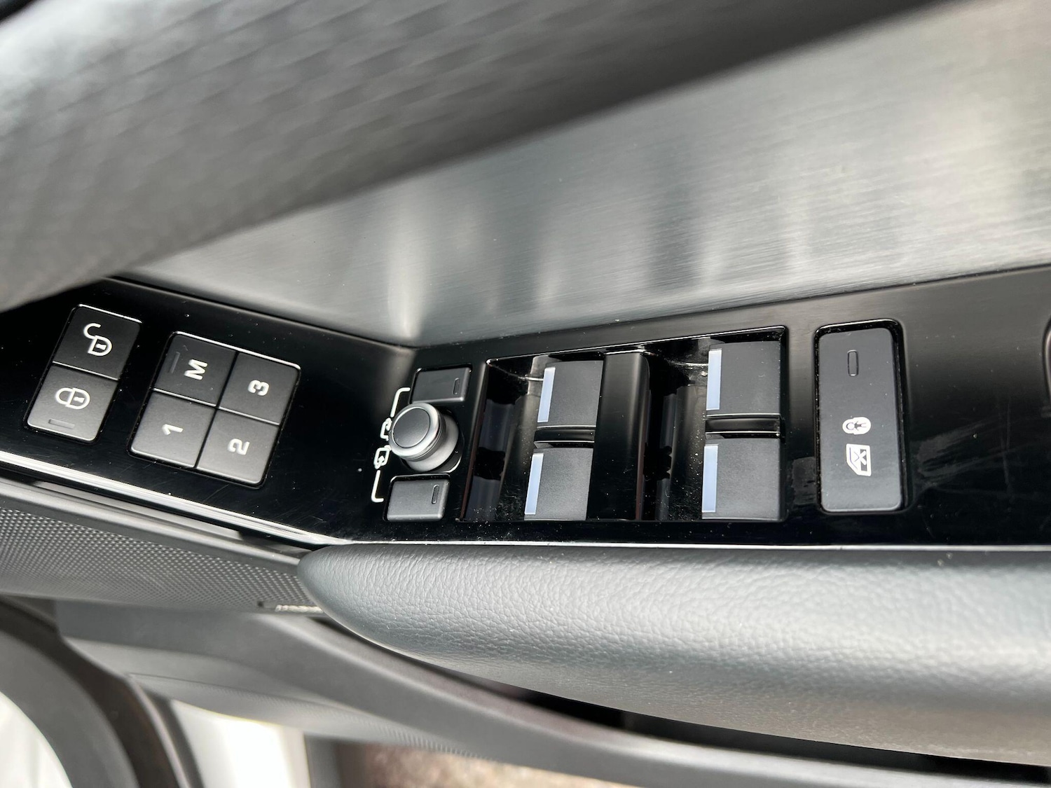 Used Land Rover Range Rover Velar 2017 for sale - 76388810: Photo 29