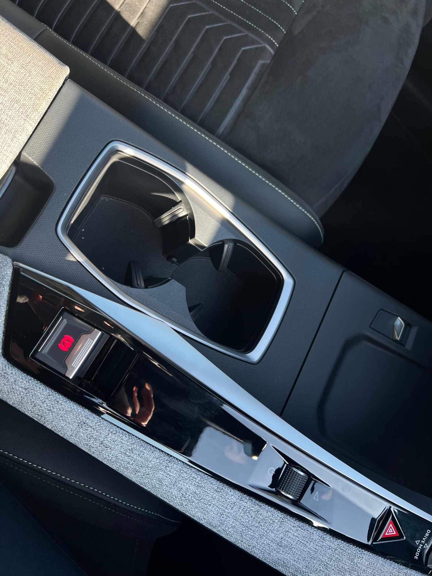 Used Peugeot E-3008 2024 for sale - 77478901: Photo 54