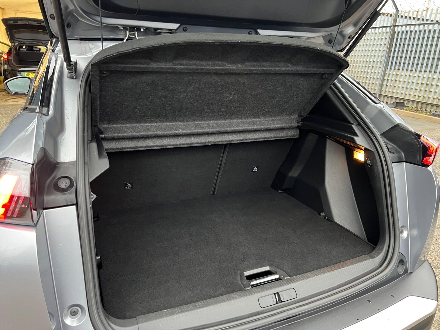 Used Peugeot E-2008 2022 for sale - 77387478: Photo 23