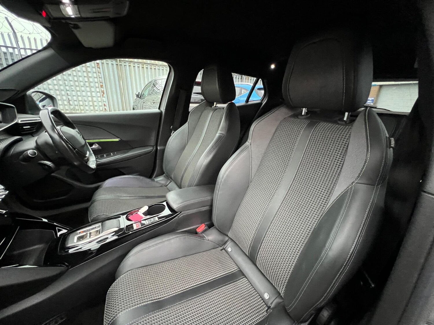 Used Peugeot E-2008 2022 for sale - 77387478: Photo 31