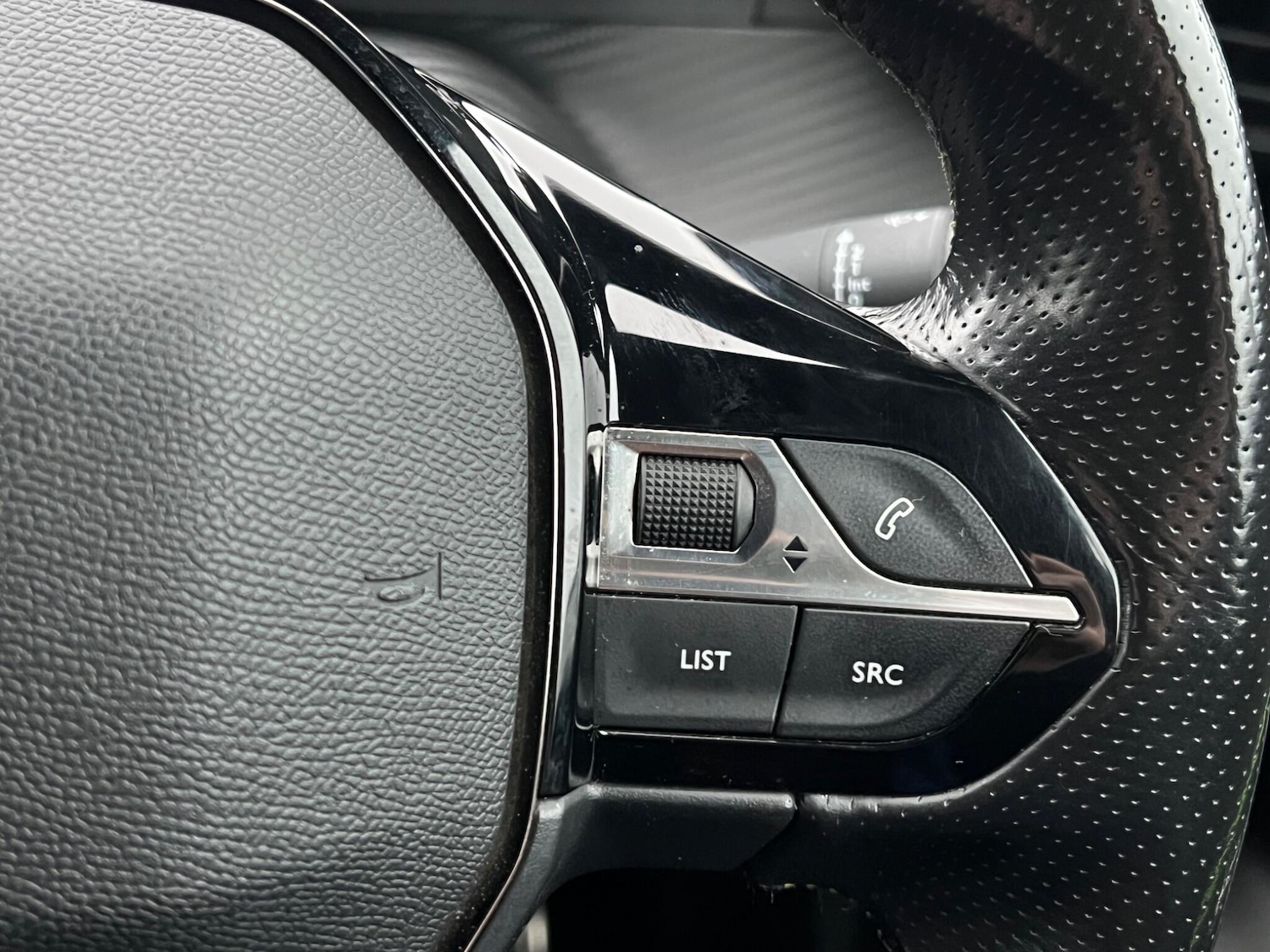 Used Peugeot E-2008 2022 for sale - 77387478: Photo 43