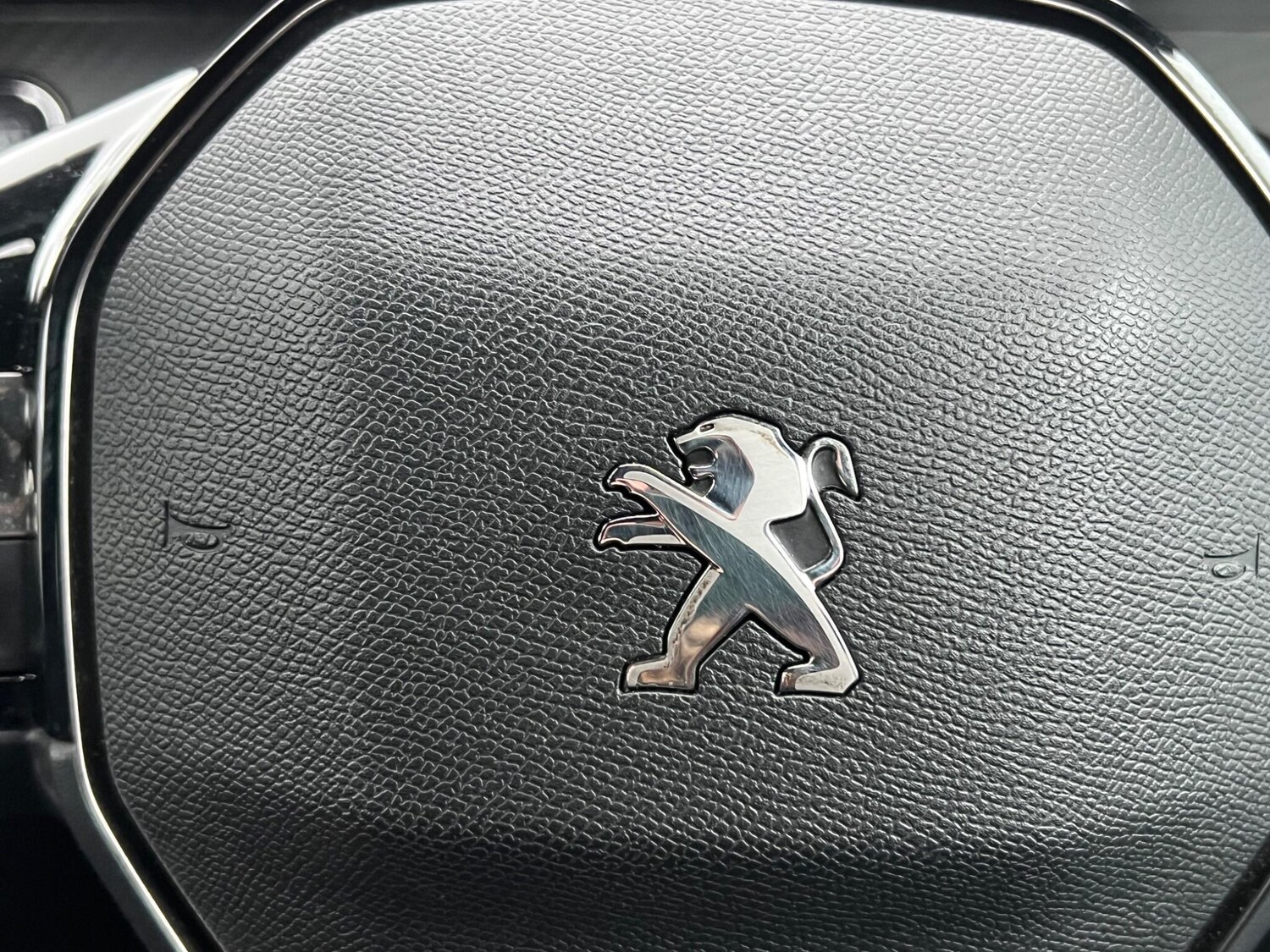 Used Peugeot E-2008 2022 for sale - 77387478: Photo 44