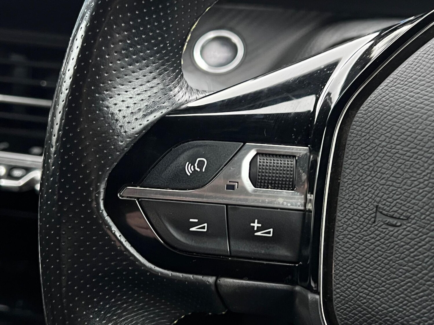 Used Peugeot E-2008 2022 for sale - 77387478: Photo 45