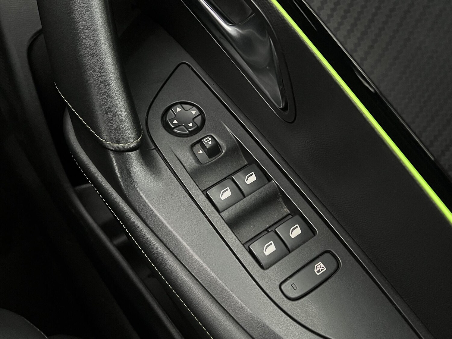 Used Peugeot E-2008 2022 for sale - 77387478: Photo 46