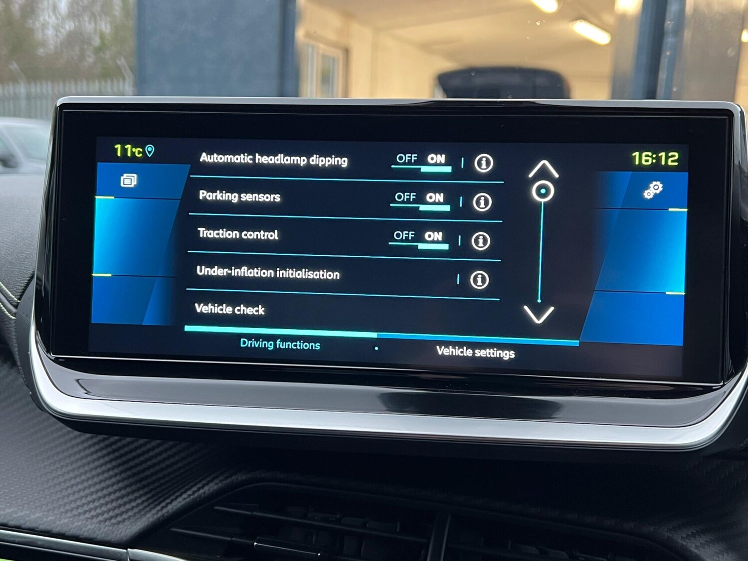 Used Peugeot E-2008 2022 for sale - 77387478: Photo 51