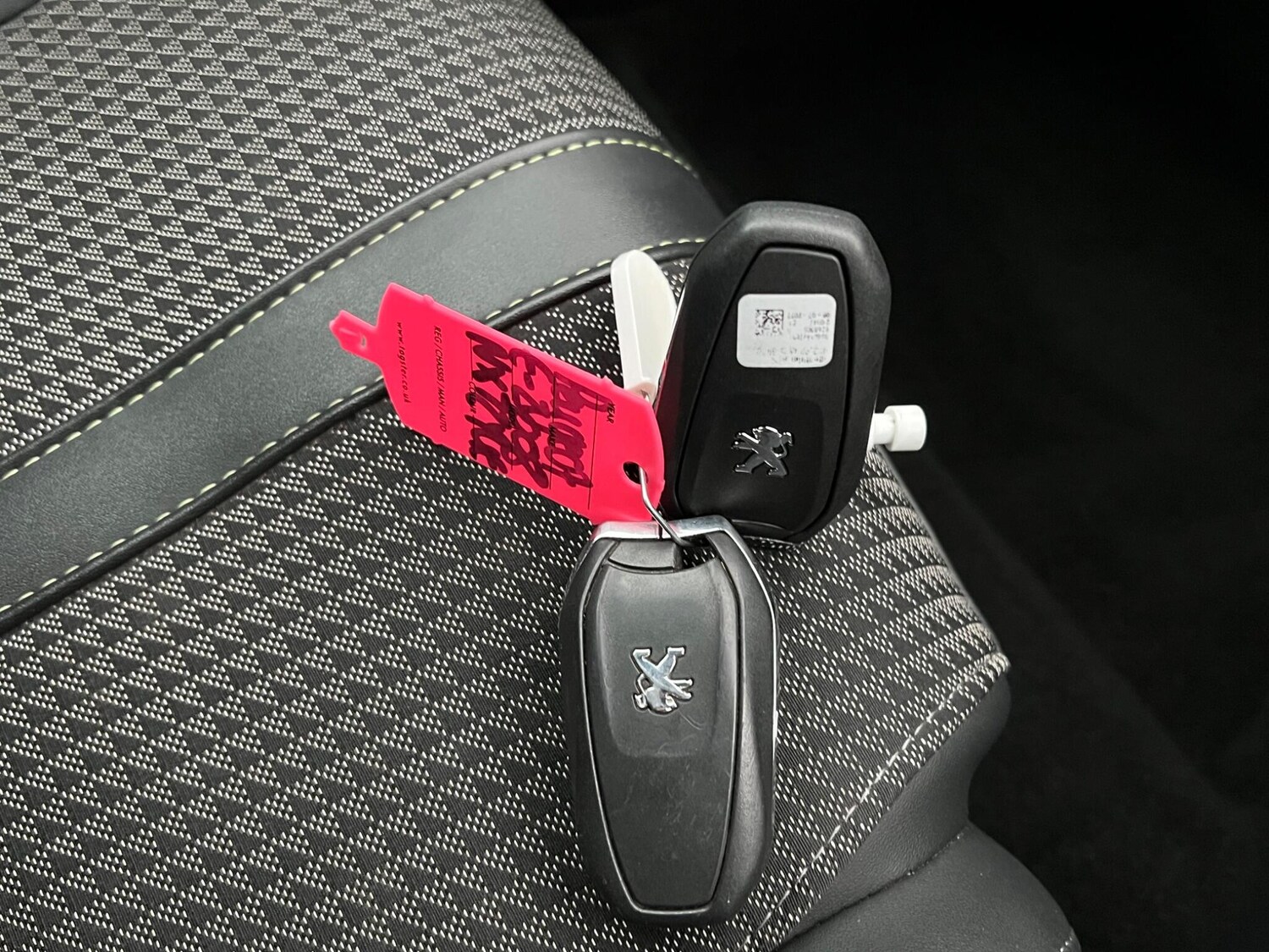 Used Peugeot E-2008 2022 for sale - 77387478: Photo 55