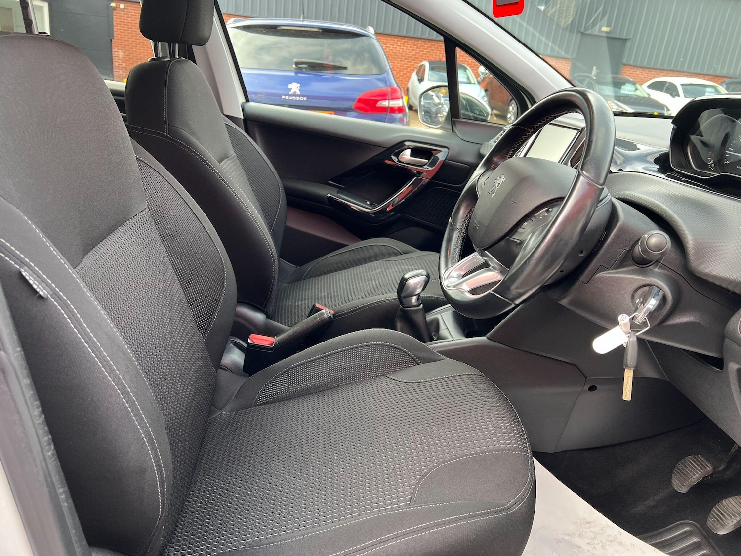 Used Peugeot 208 2017 for sale - 76399252: Photo 29