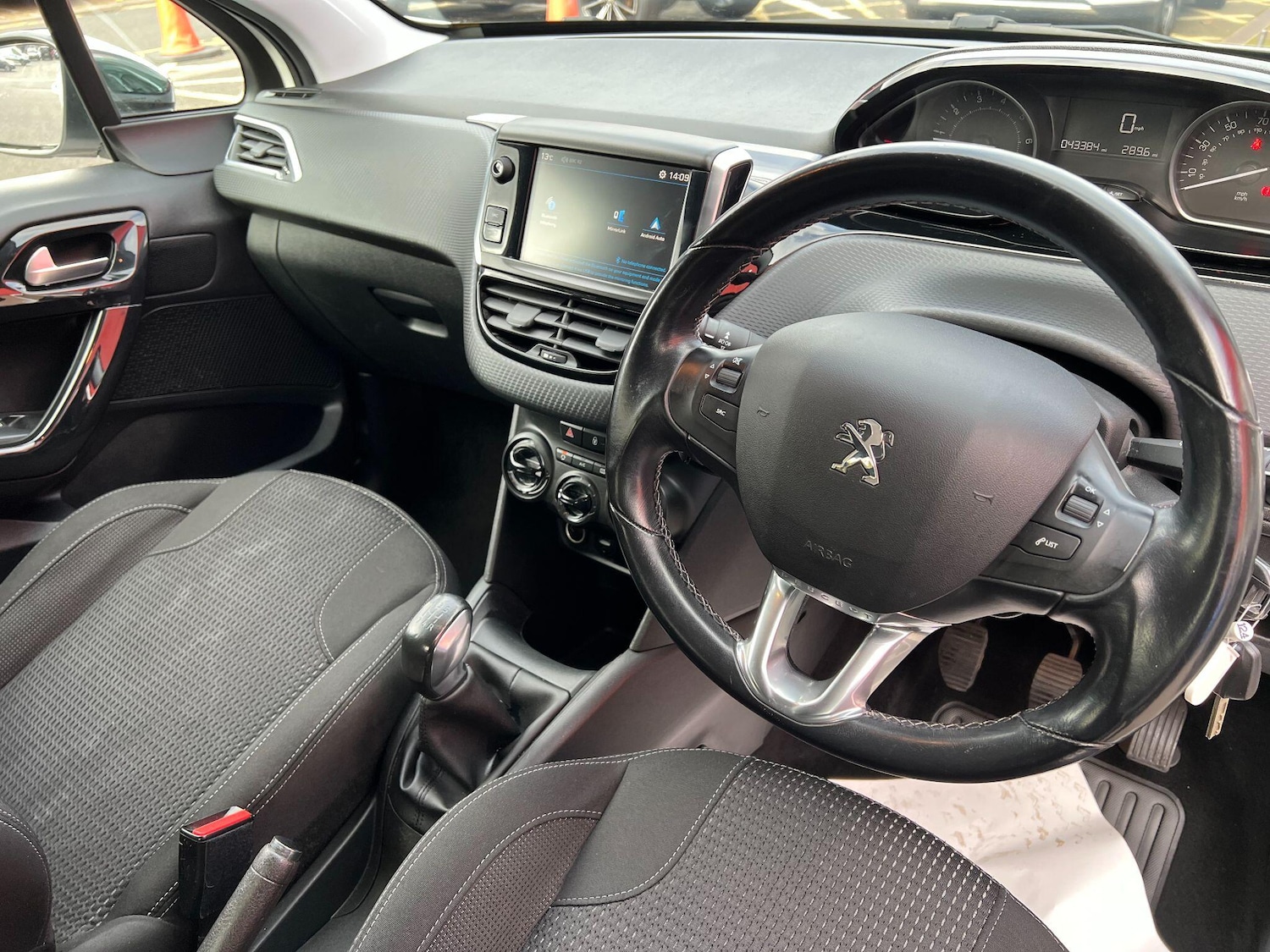 Used Peugeot 208 2017 for sale - 76399252: Photo 35