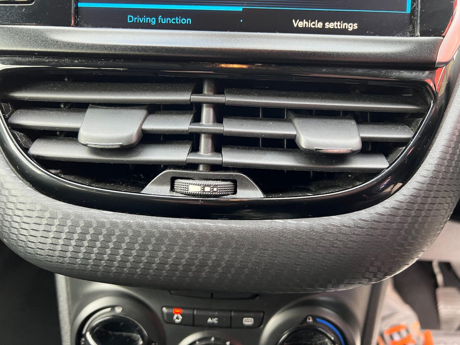 Used Peugeot 208 2017 for sale - 76399252: Photo 45