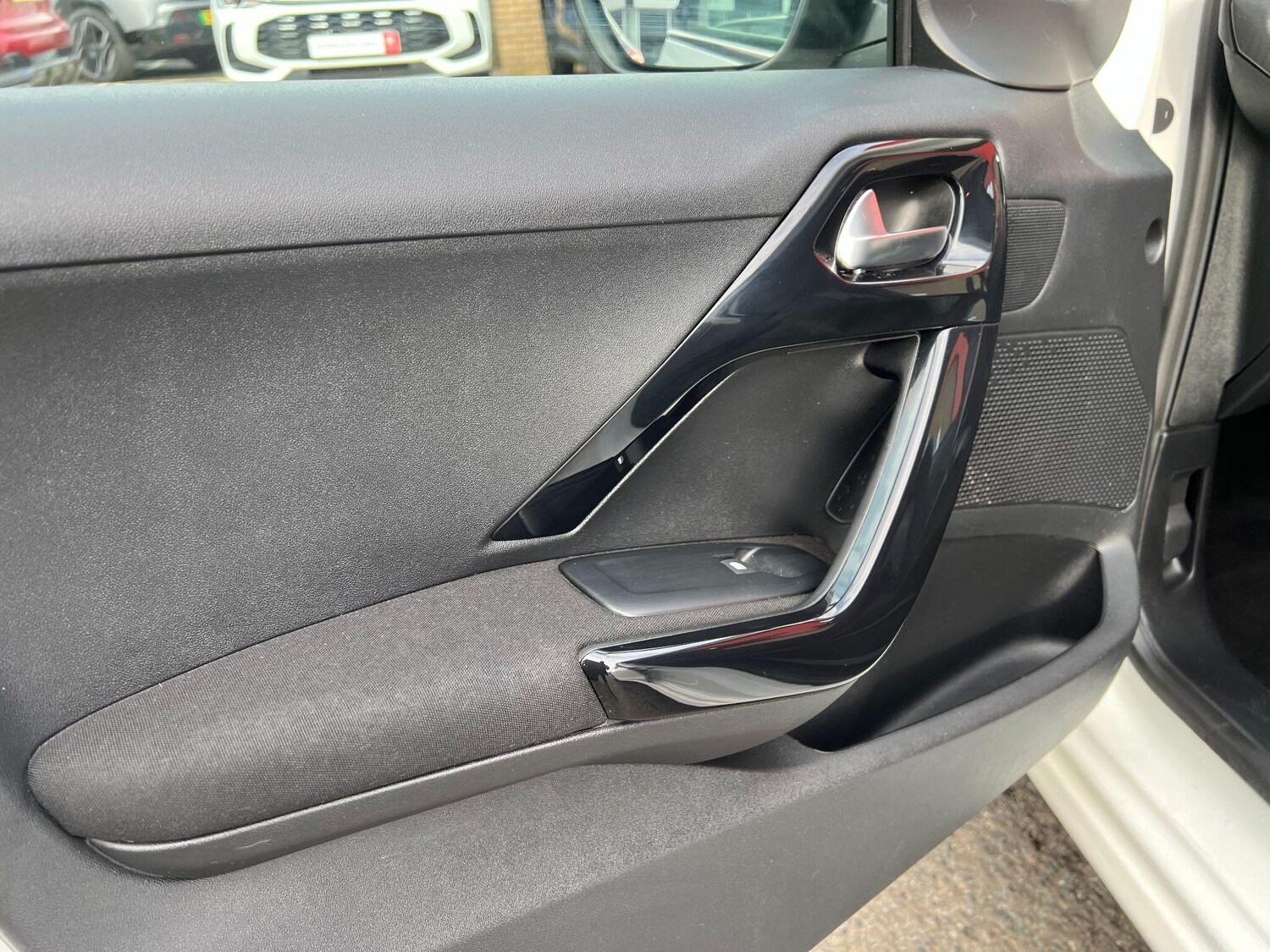 Used Peugeot 208 2017 for sale - 76399252: Photo 52