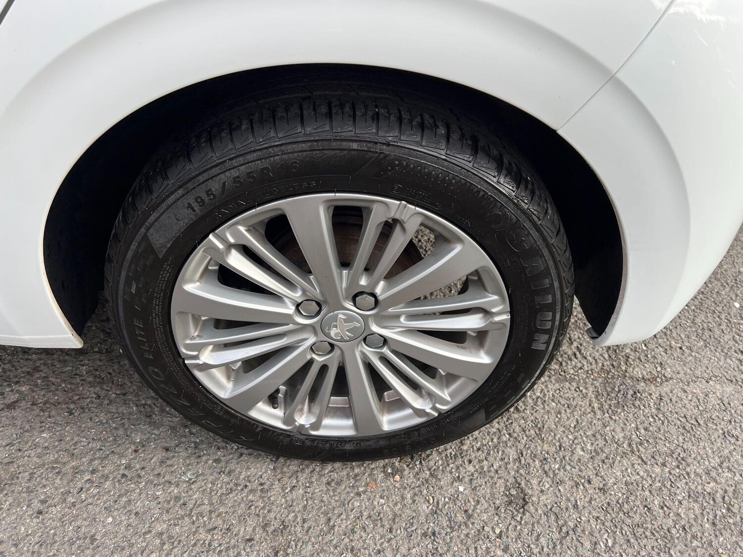 Used Peugeot 208 2017 for sale - 76399252: Photo 56